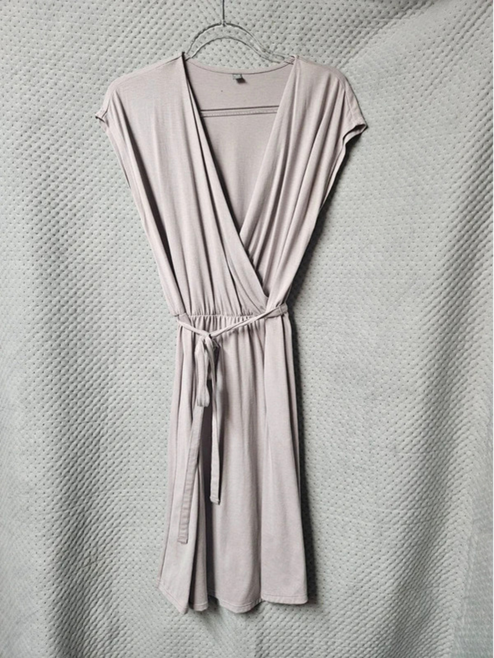 Uniqlo Women’s L Gray Wrap Midi Dress Tie Waist V Neck Short Sleeve